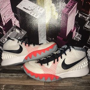 Kyrie 1 infrareds! Sz 8.5